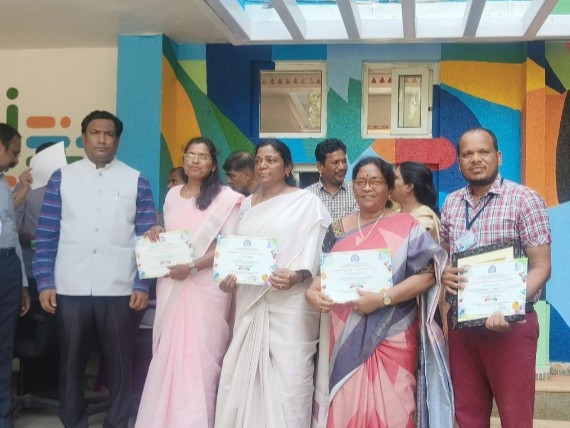 రాష్ట్రస్థాయి అవార్డును అందుకున్న హెచ్ఎం