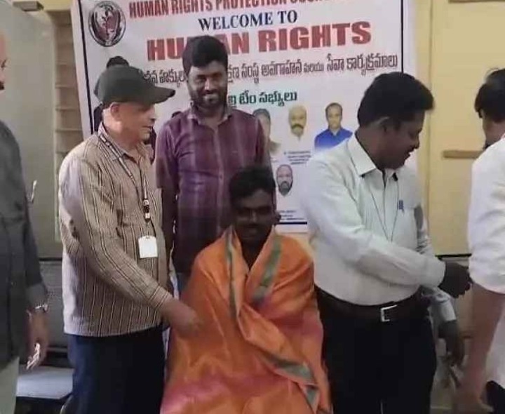 పారిశుద్ధ్య కార్మికుల సేవలు ఎనలేనివి: ఆదినారాయణ