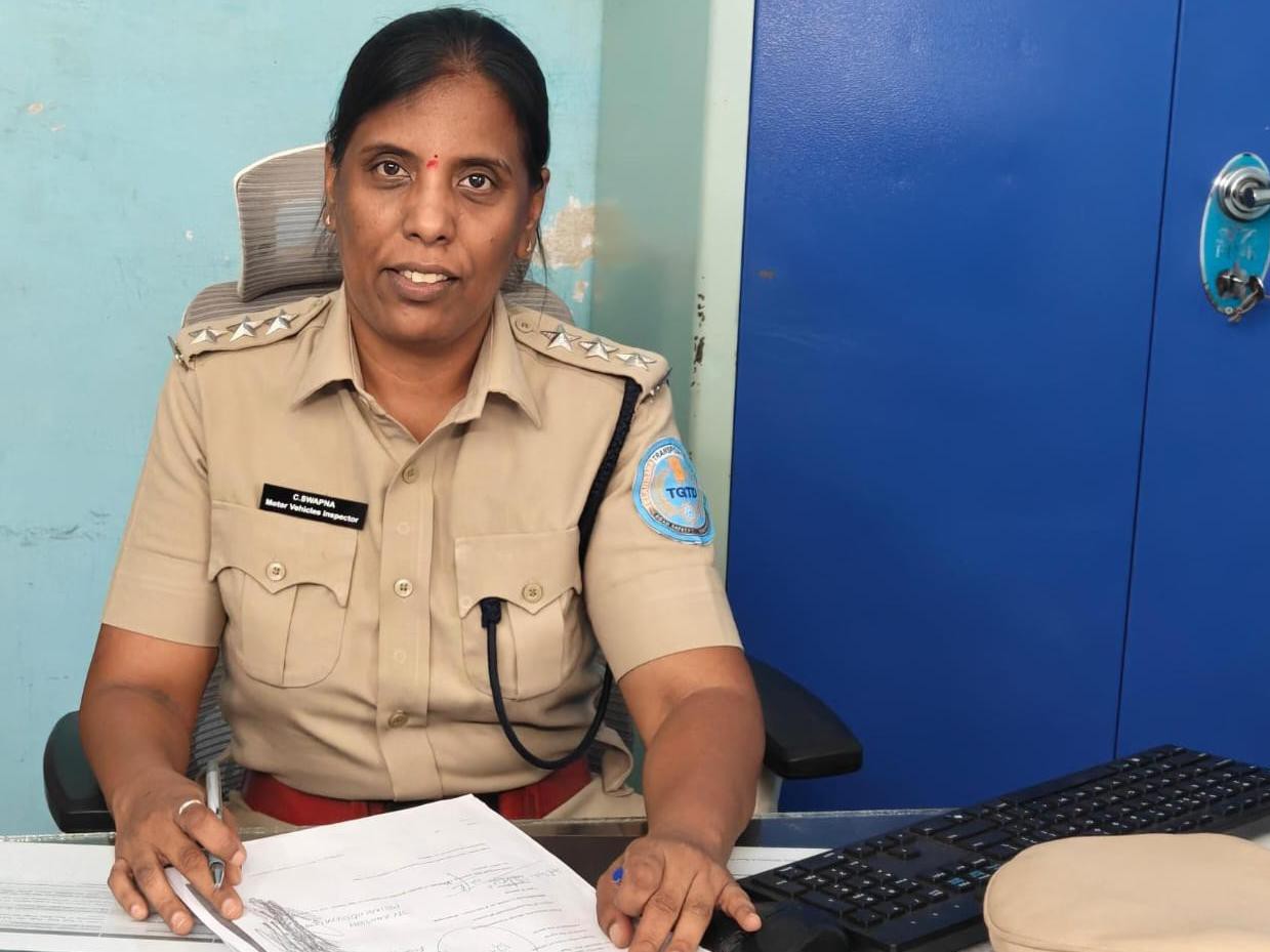 షాద్‌నగర్ MVIగా బాధ్యతలు చేపట్టిన స్వప్న
