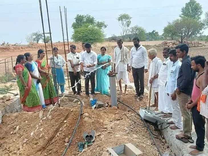 తండాలో తాగునీటి బోరు ప్రారంభం
