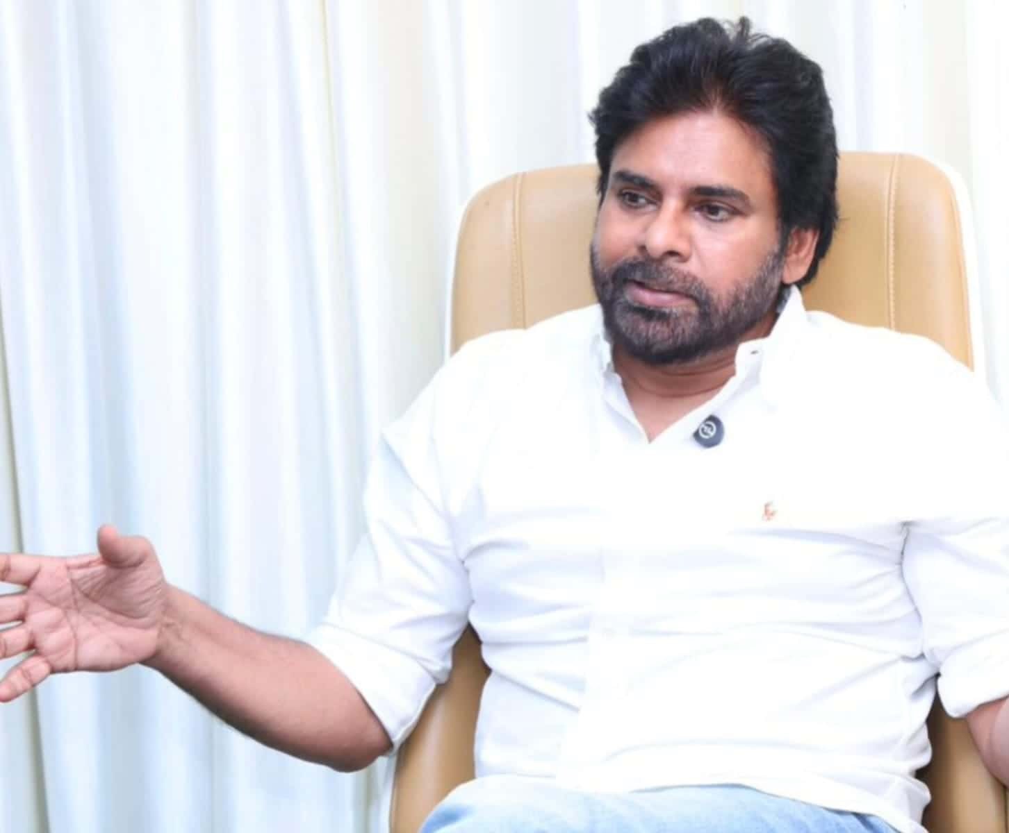 తెలంగాణ మీ అయ్య జాగీరా?: పవన్