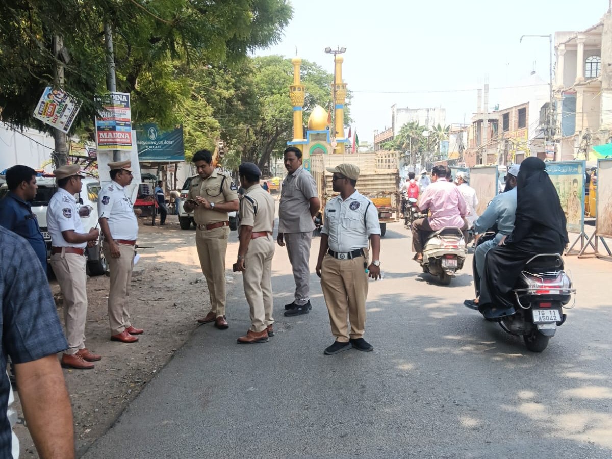 మిర్చౌక్ పరిధిలో క్షేత్రస్థాయిలో పర్యటన