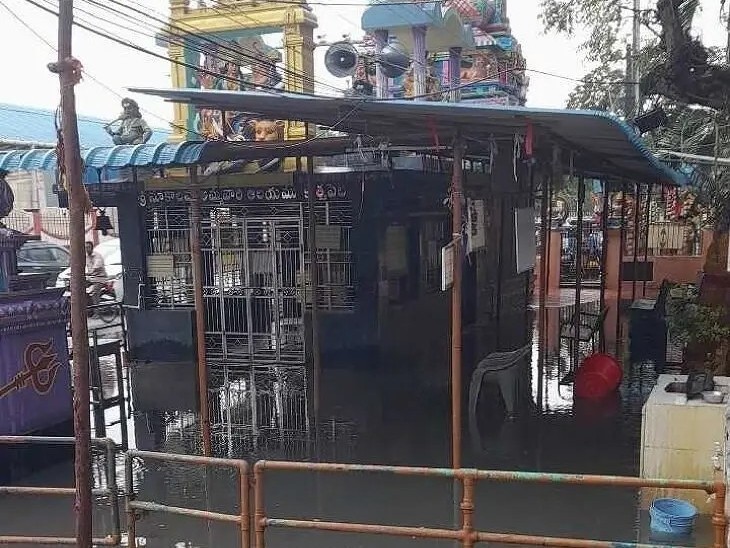 నీట మునిగిన నూకాలమ్మ ఆలయం