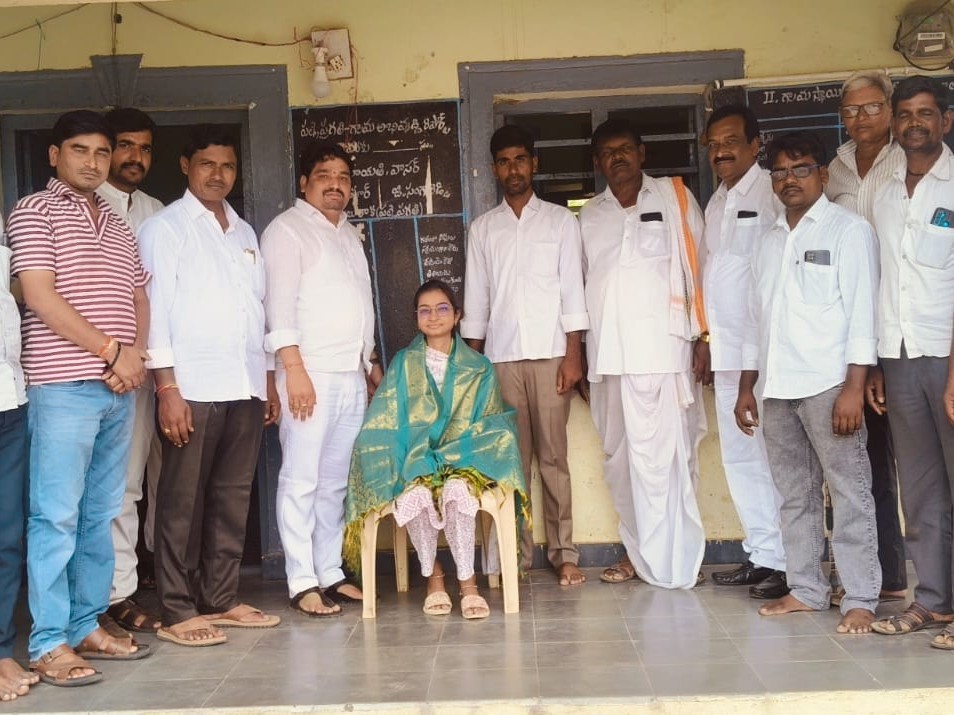 AEO బదిలీ.. ఘనంగా సన్మానం