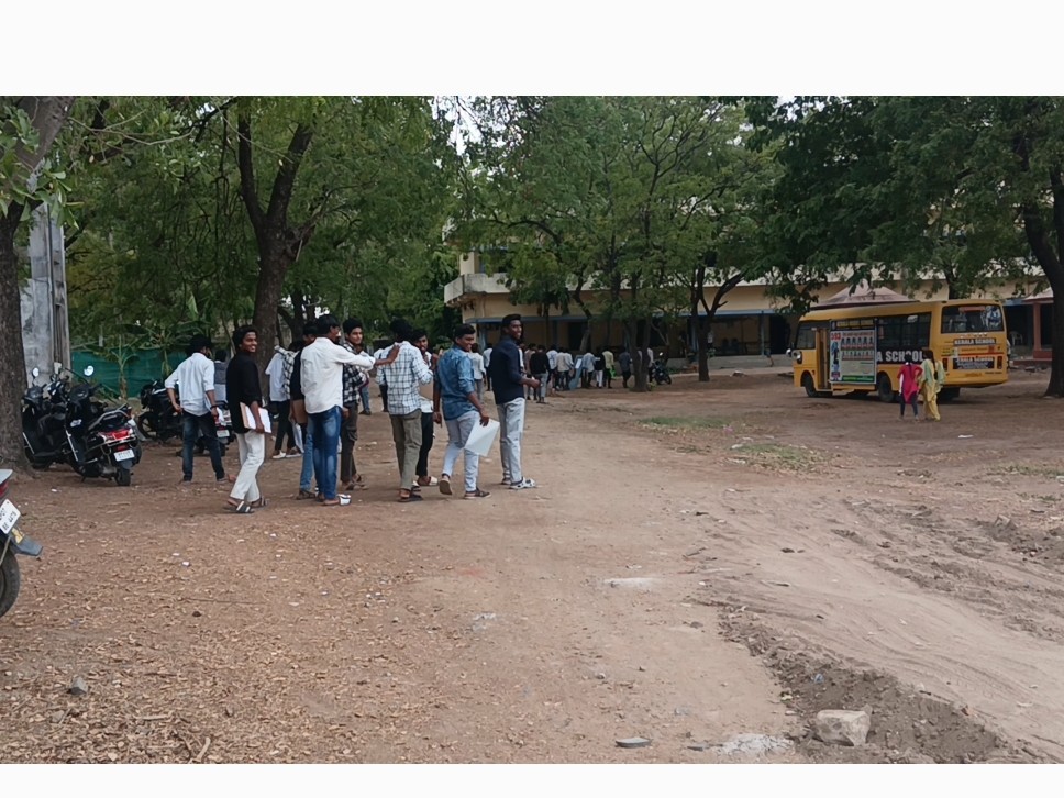 పరీక్ష రాసేందుకు 108 మంది విద్యార్థులు హాజరు
