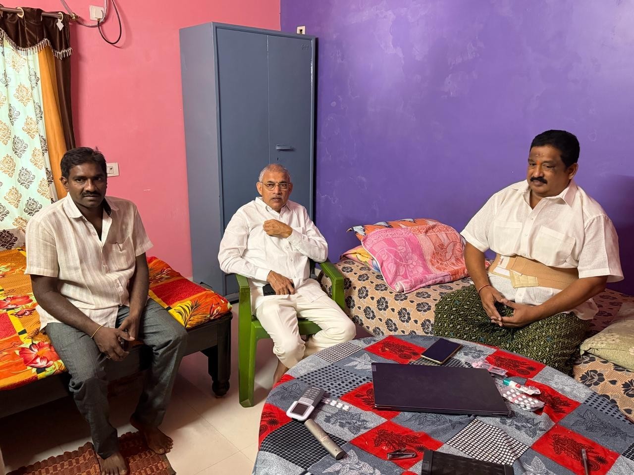 ఈలి గోపాలరావును పరామర్శించిన చెల్లుబోయిన వేణు