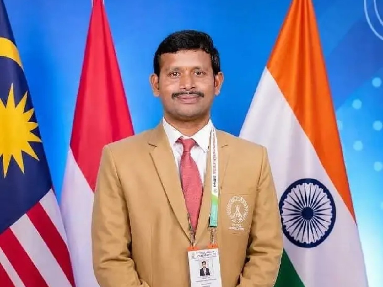 ప్రపంచ యోగాసన పోటీలకు జడ్జిగా సతీశ్