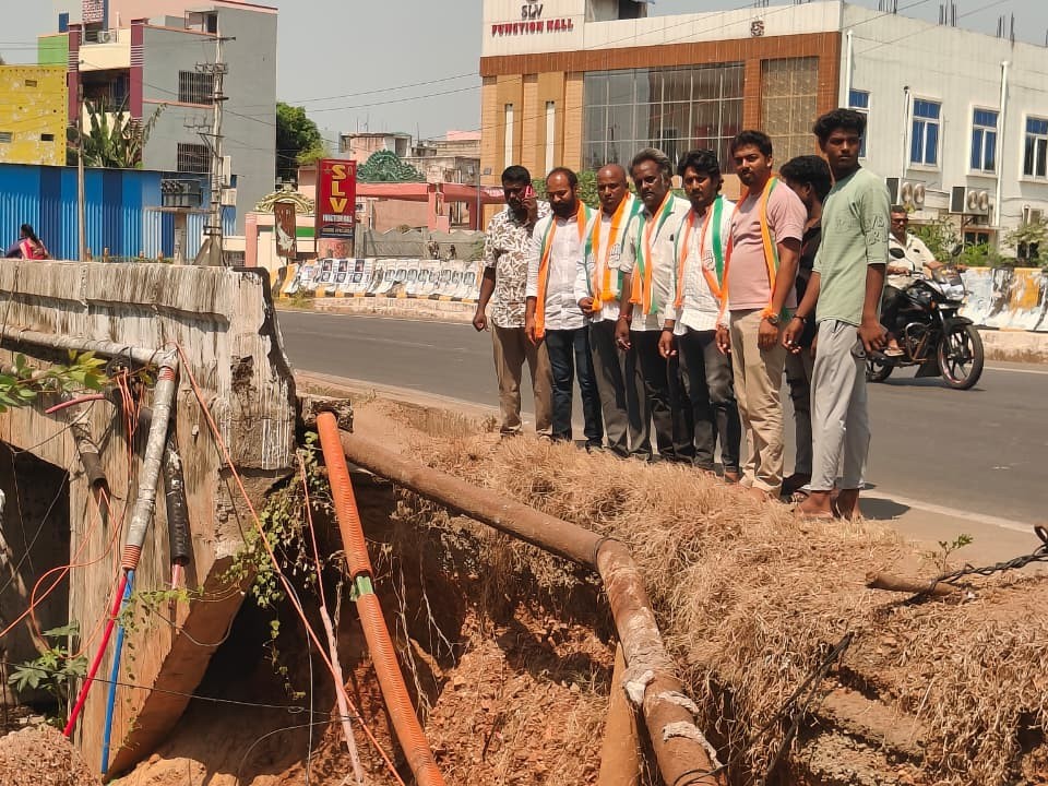 నక్కల కాలువ వంతెనకు ముప్పు