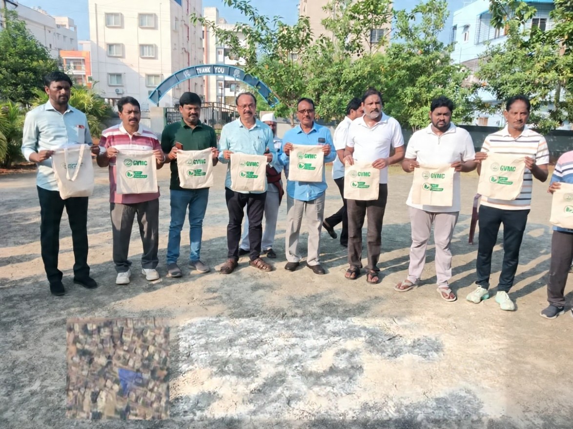 ప్లాస్టిక్‌కు గుడ్‌బై.. వస్త్ర సంచులకు వెల్‌కమ్
