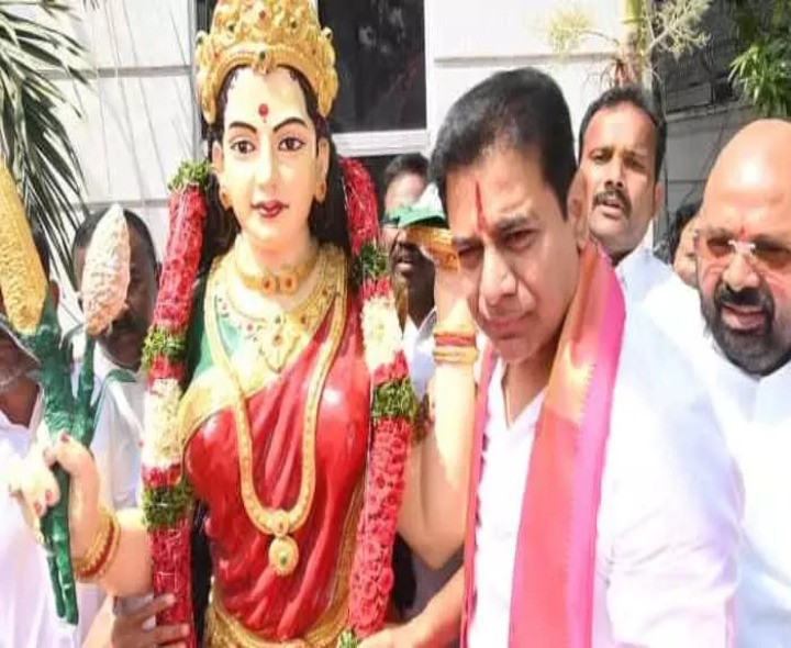 నిరుద్యోగులను కలిసే ధైర్యం సీఎంకు ఉందా?: కేటీఆర్