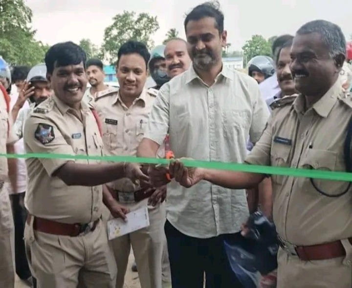 రోడ్డు ప్రమాదాల నివారణలో హెల్మెట్ కీలక పాత్ర: DSP