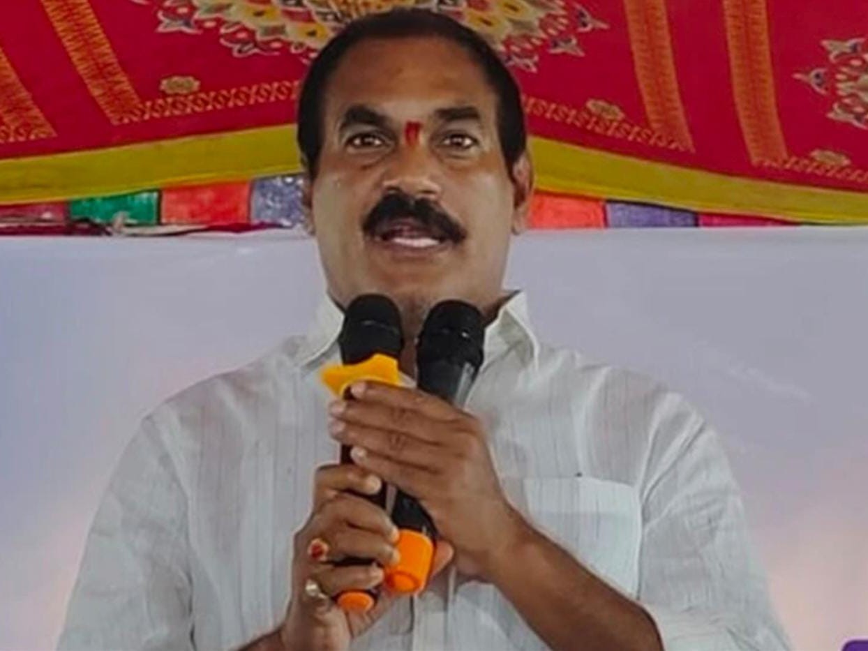 ‘కూటమి కనుసన్నల్లోనే అక్రమ ఇసుక రవాణా’