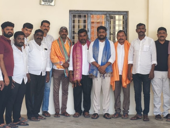 కాంగ్రెస్ పార్టీ గ్రామ శాఖ అధ్యక్షుడిగా నరేష్