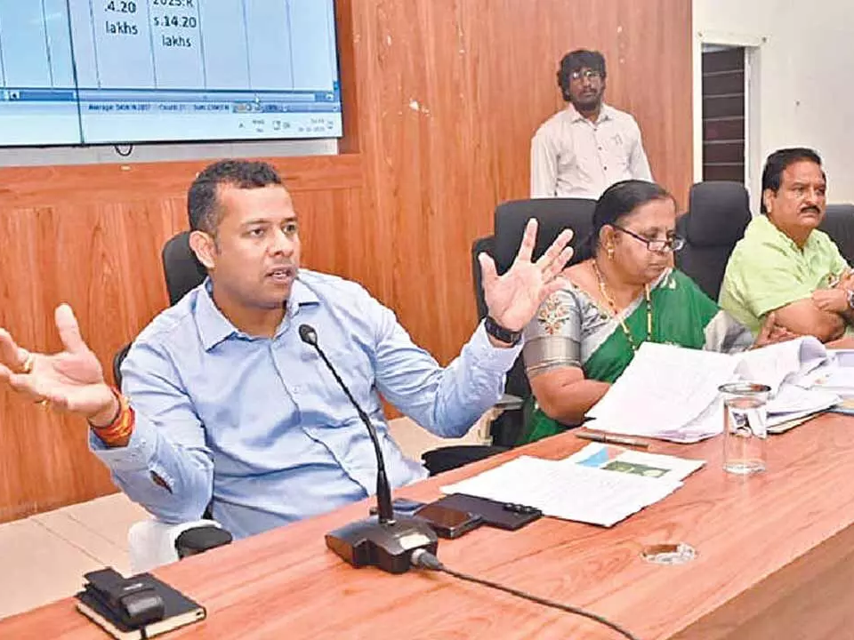 ‘జిల్లాలో గిరిజనుల అభివృద్ధికి అవసరమైన చర్యలు’