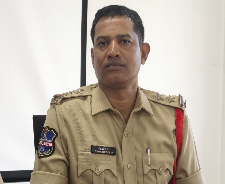 వాహనం అదుపుతప్పి వ్యక్తి మృతి