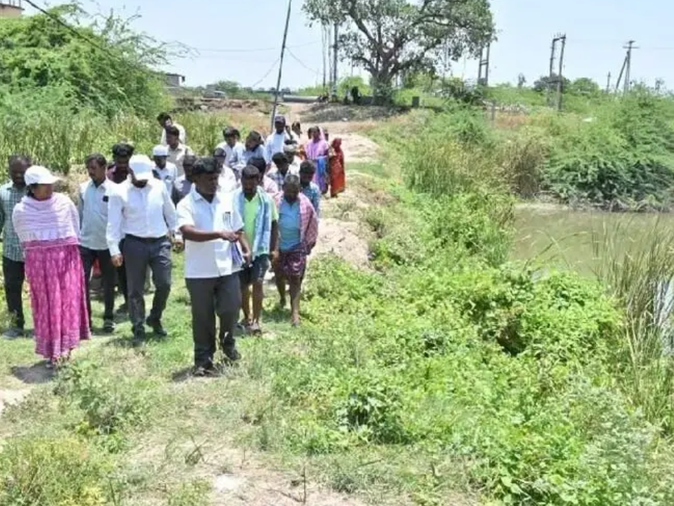 పూడికతీత పనులను వేగవంతం చేయాలి: కలెక్టర్
