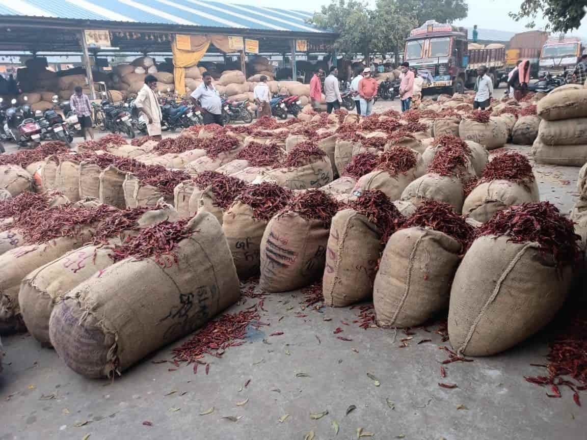 దాచేపల్లిలో రికార్డు బ్రేక్ చేసిన మిర్చి ధర