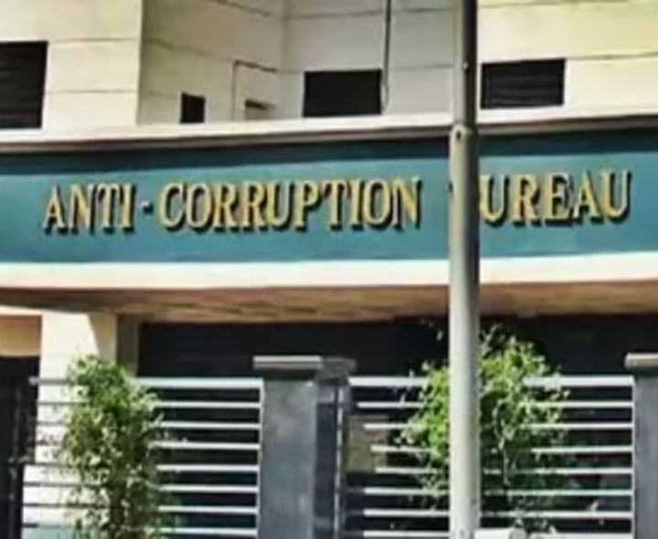 BREAKING: ASP భుజంగరావు ఇంట్లో సోదాలు