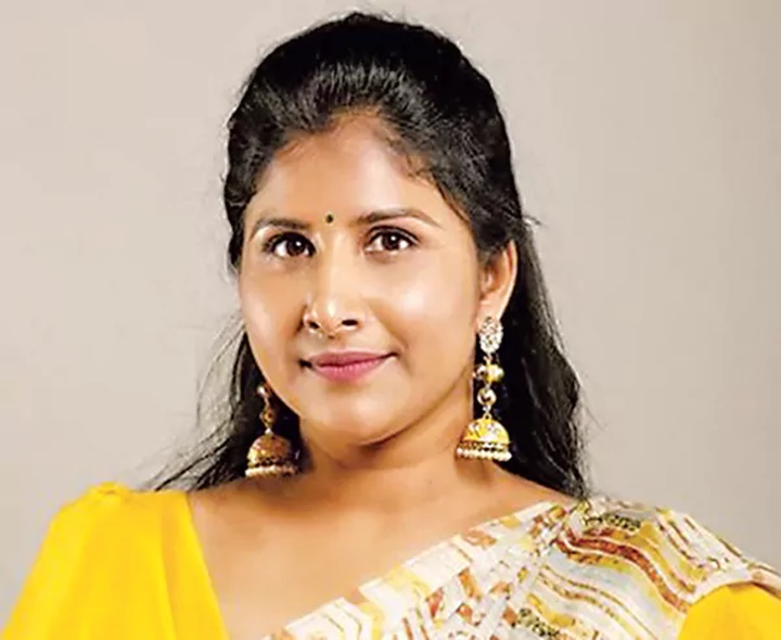 మరో వివాదంలో సింగర్ మంగ్లీ!