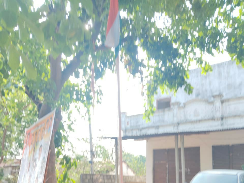 మండలంలో జాతీయ జెండాకు అవమానం
