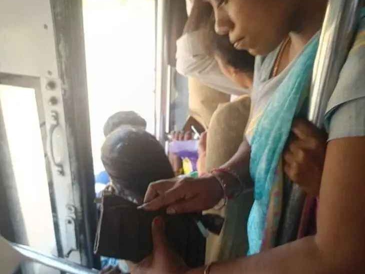 బస్సుల్లో ఫుట్‌బోర్డు ప్రయాణం