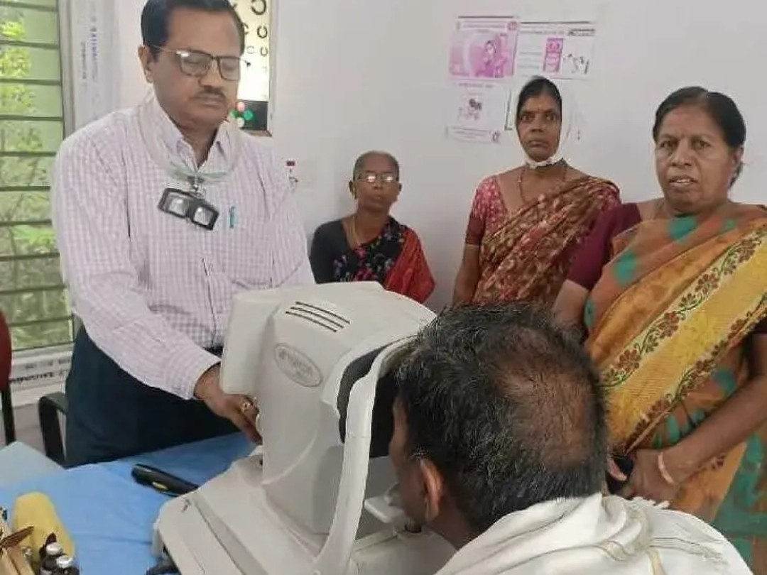 ప్రభుత్వ ఆసుపత్రిలో కంటి పరీక్షలు