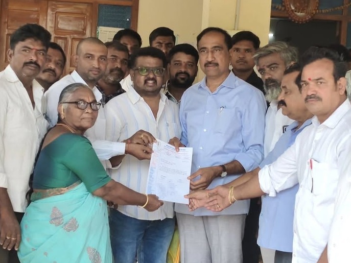 పూసల సంఘ భవనానికి స్థలం కేటాయించాలని వినతి