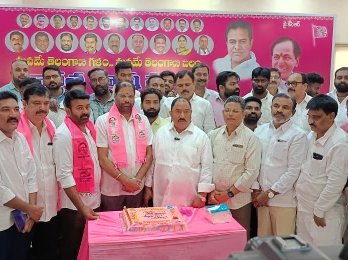 జిల్లాలో మాజీ మంత్రి హరీష్ రావు పుట్టినరోజు వేడుకలు