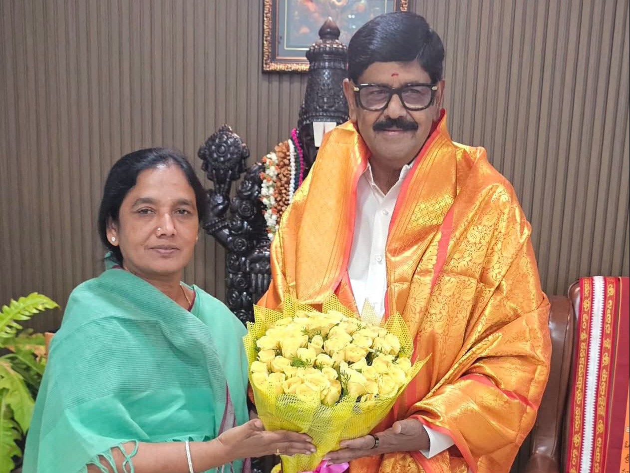 మంత్రి ఆనంకు ఎమ్మెల్యే పరిటాల సునీత వినతి