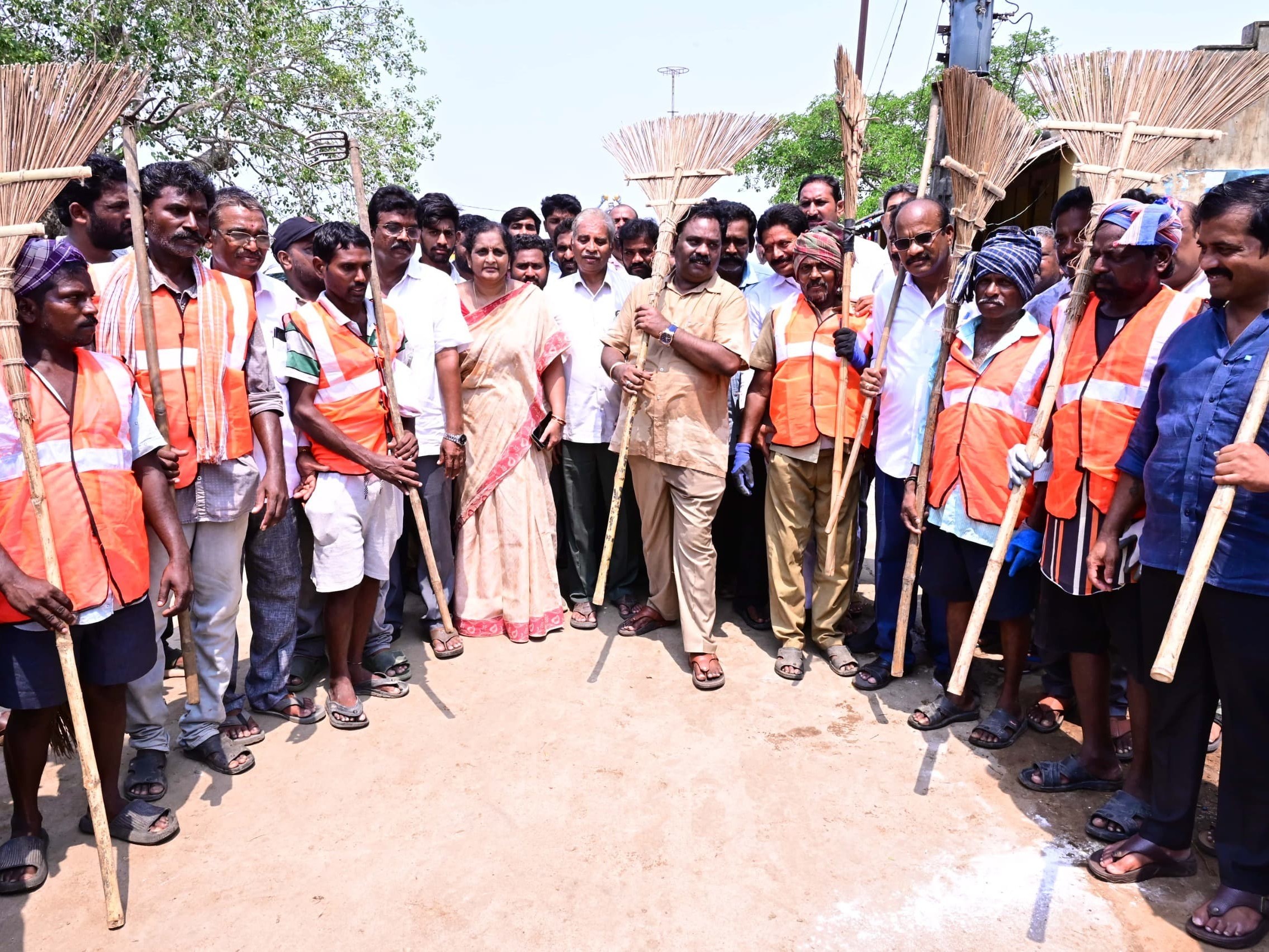 “స్వచ్ఛ పథం” కార్యక్రమంలో పాల్గొన్న ఎమ్మెల్యే బత్తుల
