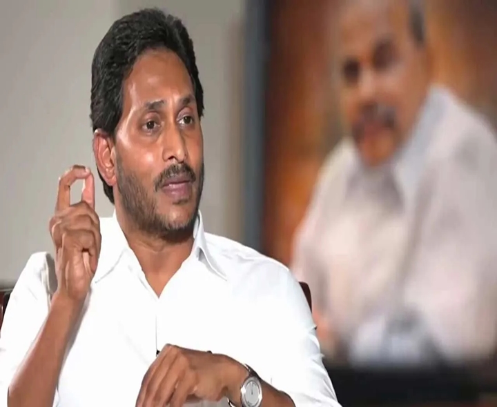 జగన్‌ను కలిసిన డీఎస్సీ అభ్యర్థులు