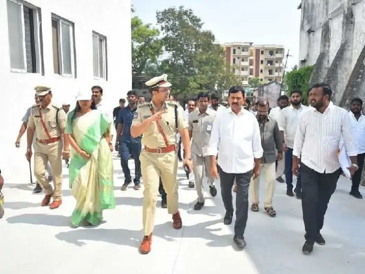 ‘నిర్ణీత గడువులోగా భవనాన్ని పూర్తి చేయాలి’