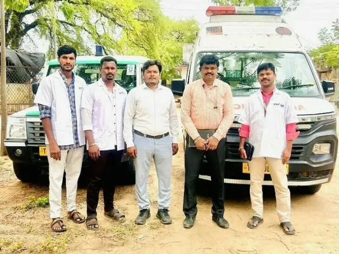 అంబులెన్సులను తనిఖీ చేసిన జిల్లా కో ఆర్డినేటర్