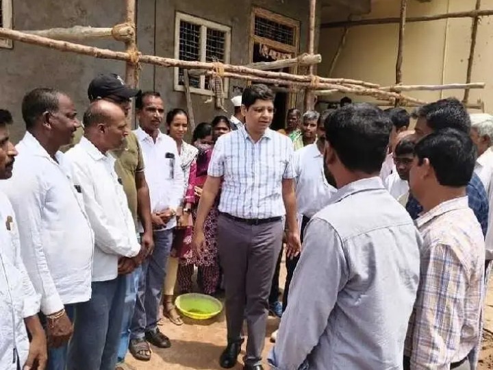 ఇందిరమ్మ ఇళ్లను త్వరగా పూర్తి చేయాలి: కలెక్టర్