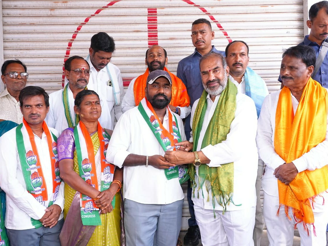 హన్మాజీపేటలో కాంగ్రెస్‌లో చేరిన ఉపసర్పంచ్, వార్డు సభ్యులు