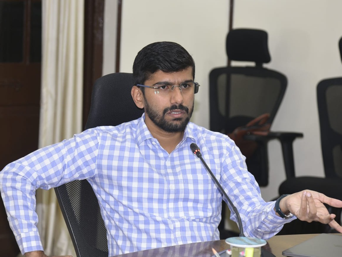 15 రోజుల్లోగా పనులు ప్రారంభించాలి: కలెక్టర్