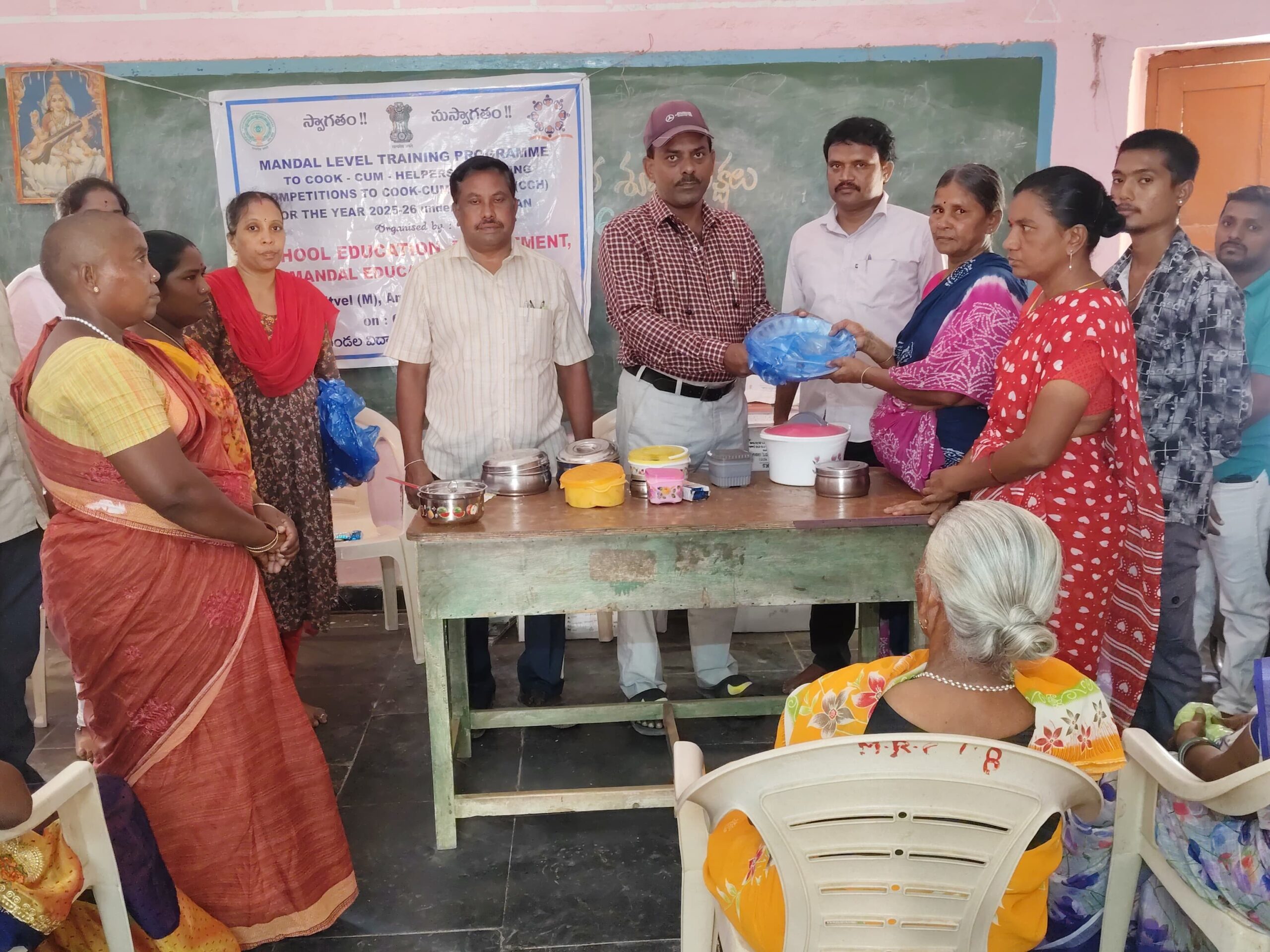 ‘పేద విద్యార్థులకు నాణ్యమైన భోజనం అందించాలి’