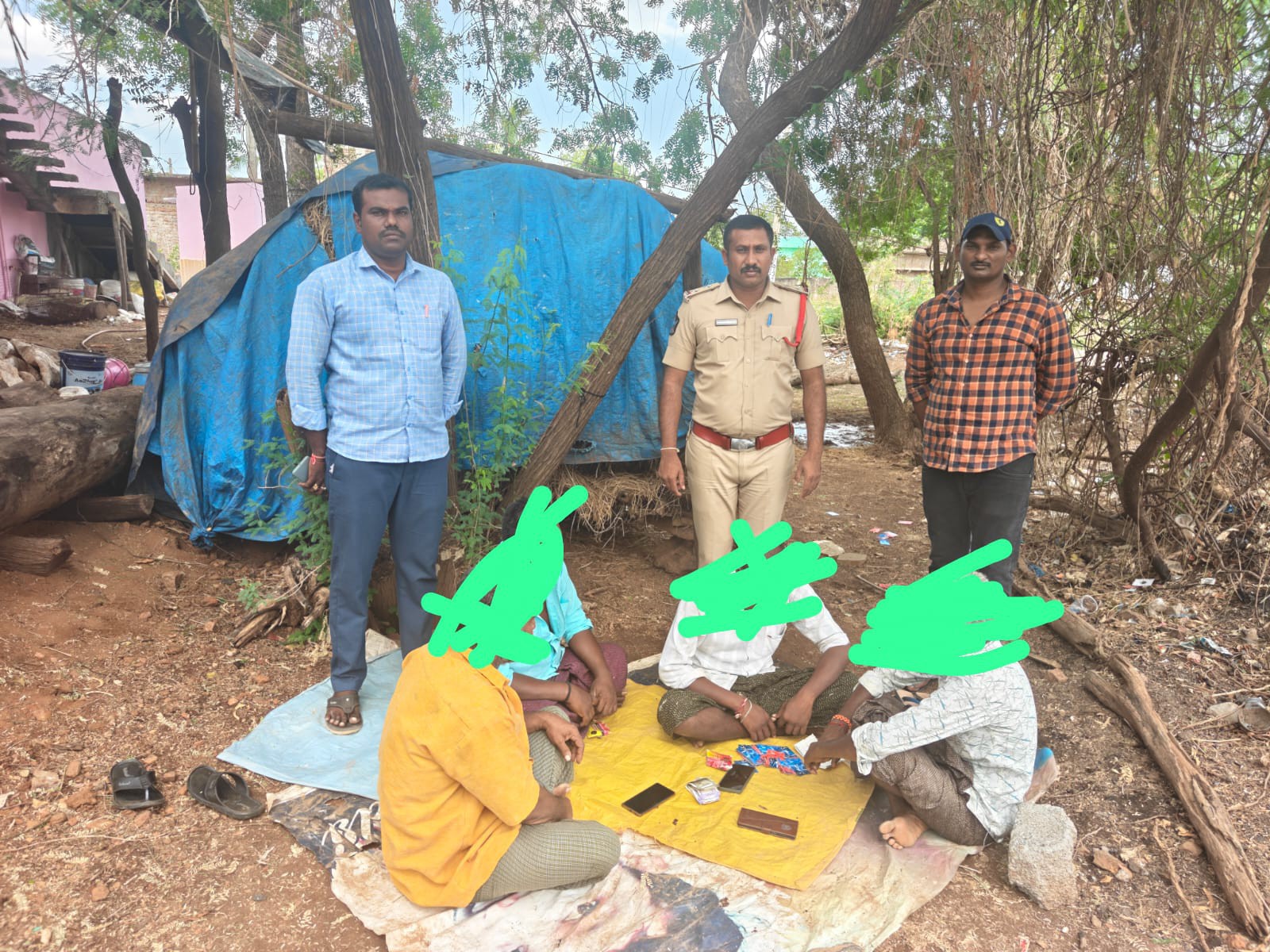 మర్లపాడులో పేకాట ఆడుతున్న నలుగురు అరెస్ట్
