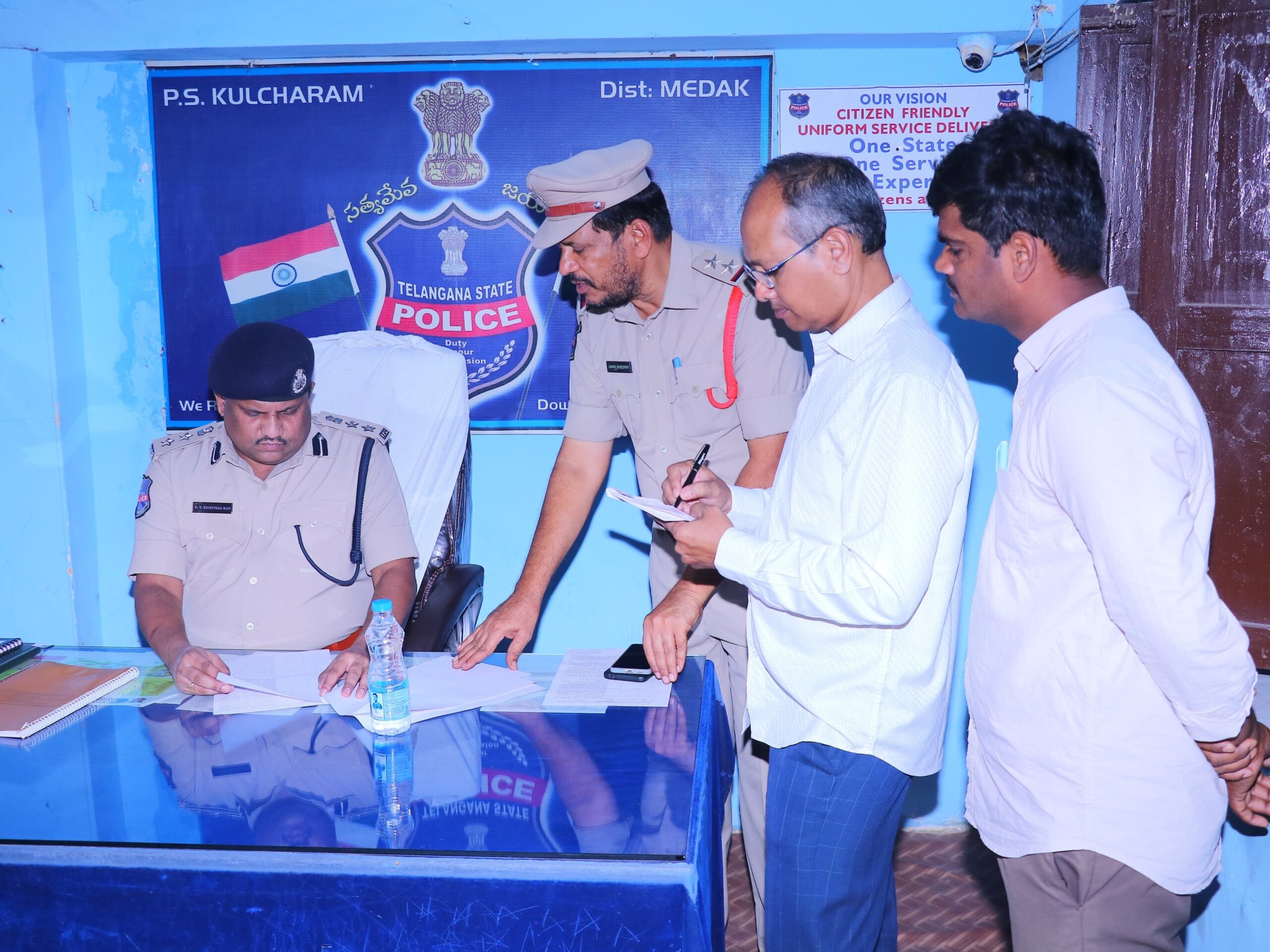 కొల్చారం పోలీస్ స్టేషన్ తనిఖీ చేసిన ఎస్పీ