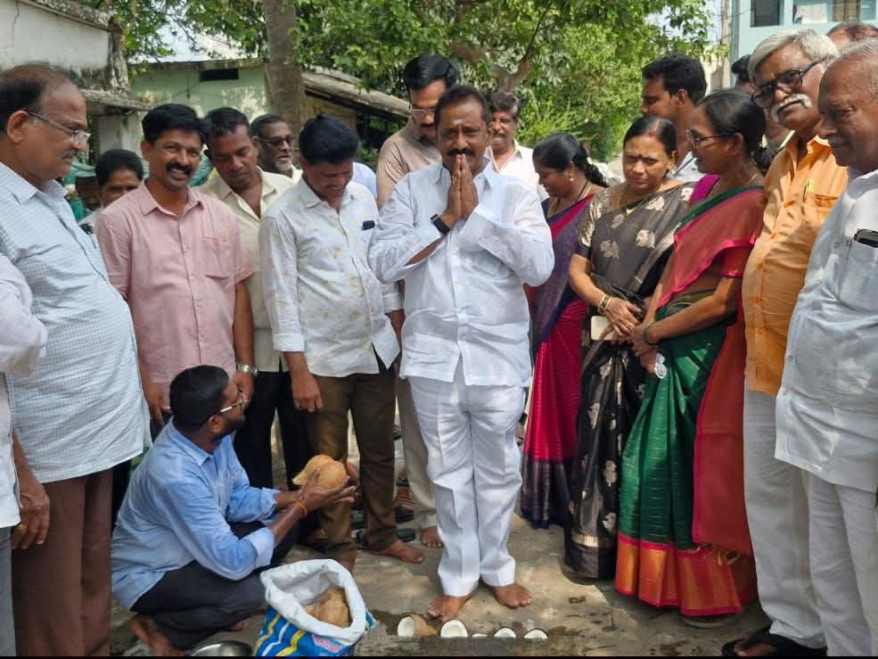 13 డ్రైన్ల నిర్మాణానికి శంకుస్థాపన చేసిన ఎమ్మెల్యే