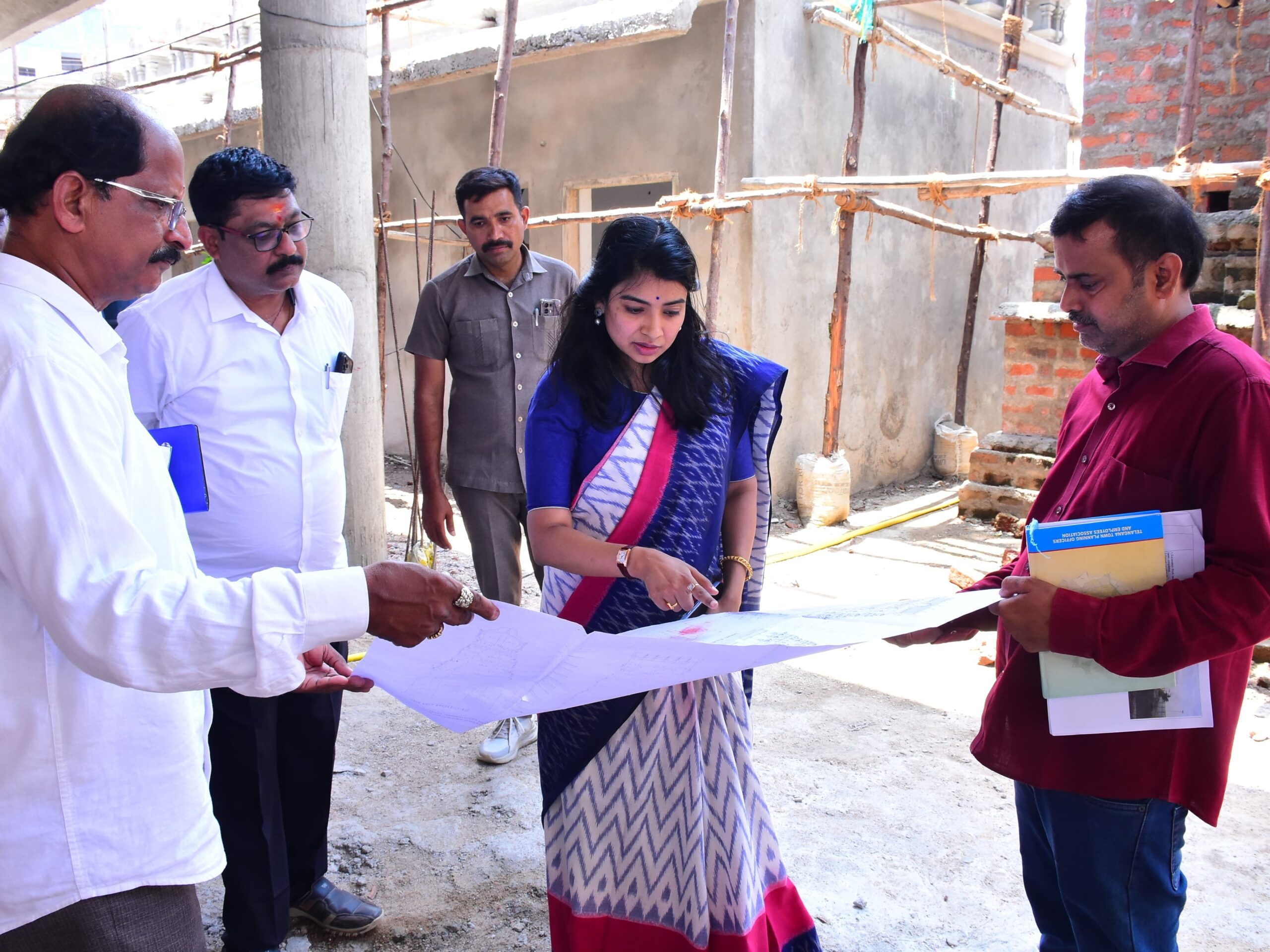 ఆలయ అభివృద్ధి పనులను పరిశీలించిన కలెక్టర్