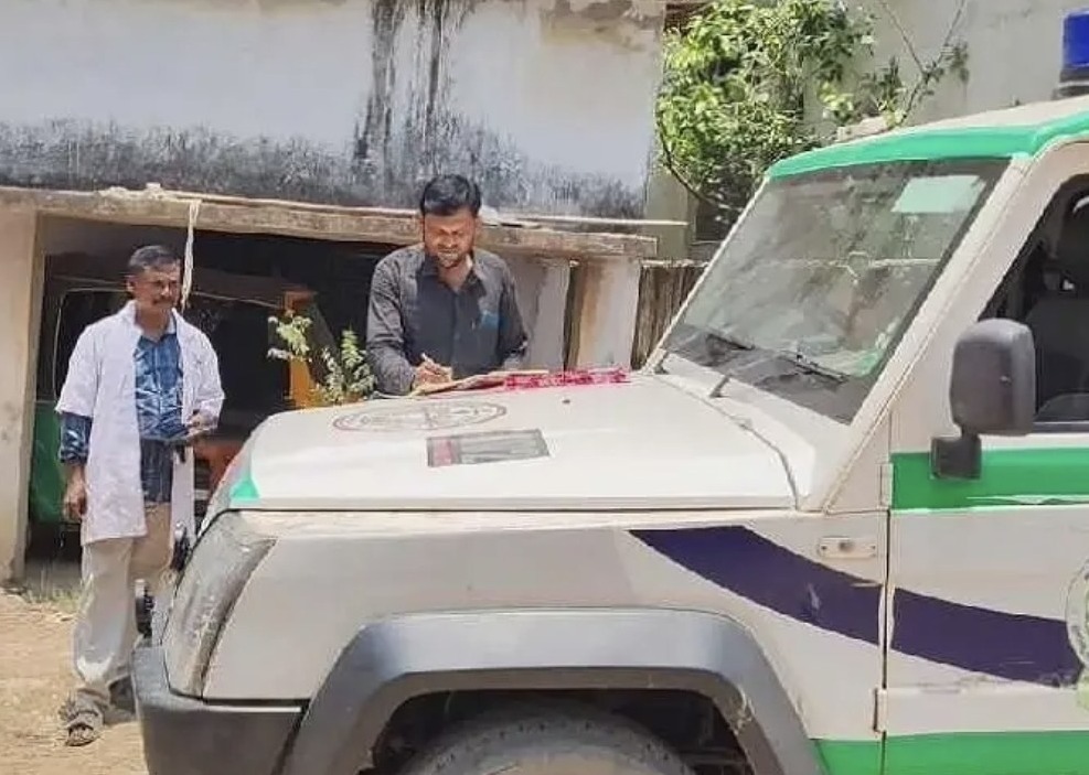 కొత్తగూడలో అంబులెన్స్ సేవల తనిఖీ