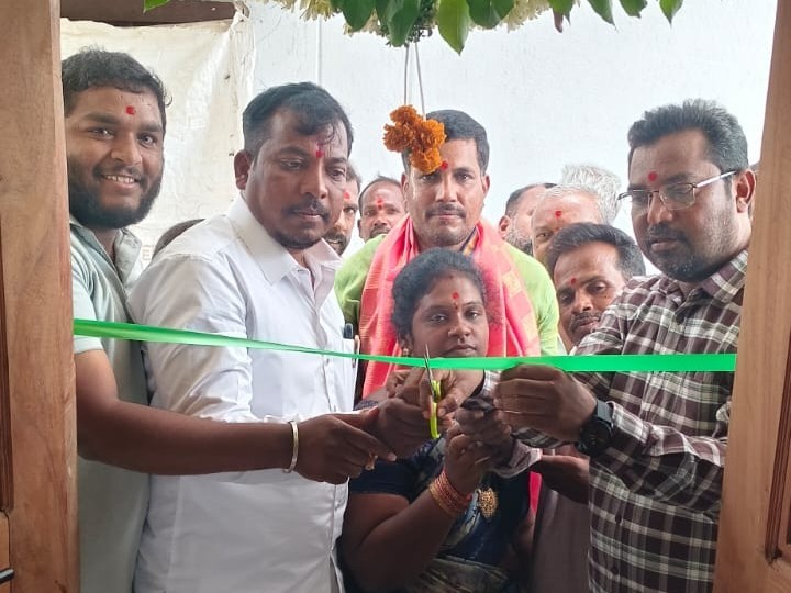 ఇందిరమ్మ ఇండ్ల ప్రవేశాలు చేపట్టిన ఎంపీడీవో