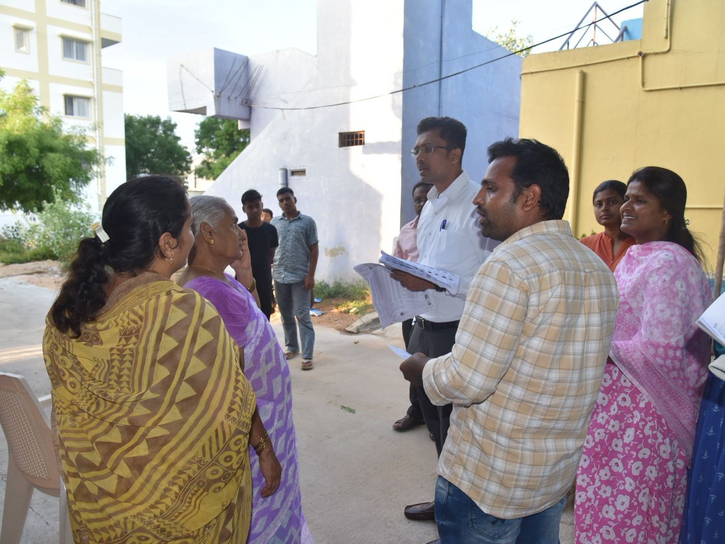 ఓటర్ మ్యాపింగ్ ప్రక్రియ పరిశీలించిన కలెక్టర్