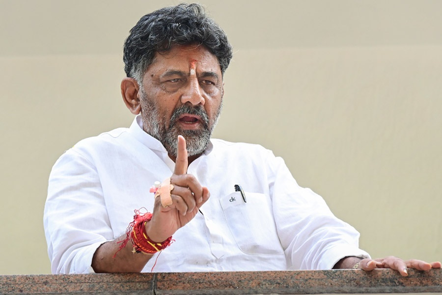 విద్యార్థులు, నిరుద్యోగులకు డీకే శివకుమార్ వరాలు