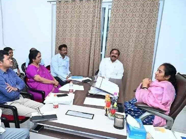 హాస్టల్స్, గురుకులాలను సిద్ధం చేయండి: మంత్రి సవిత