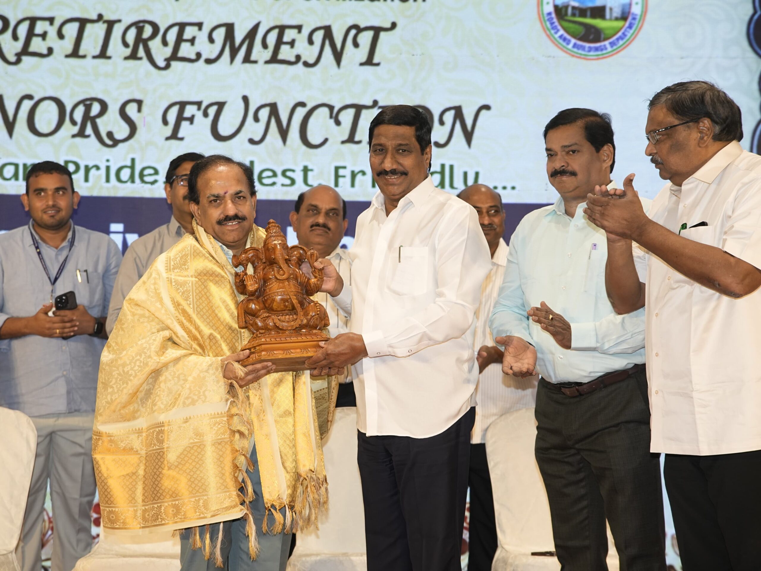పదవి విరమణ కార్యక్రమంలో పాల్గొన్న మంత్రి