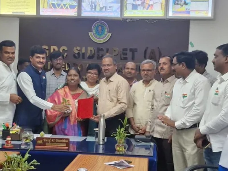 అధ్యాపకురాలికి దక్కిన డాక్టరేట్