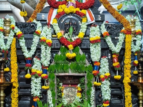 ఉరుకుందలో స్వామి వారి ప్రత్యేక అలంకరణ