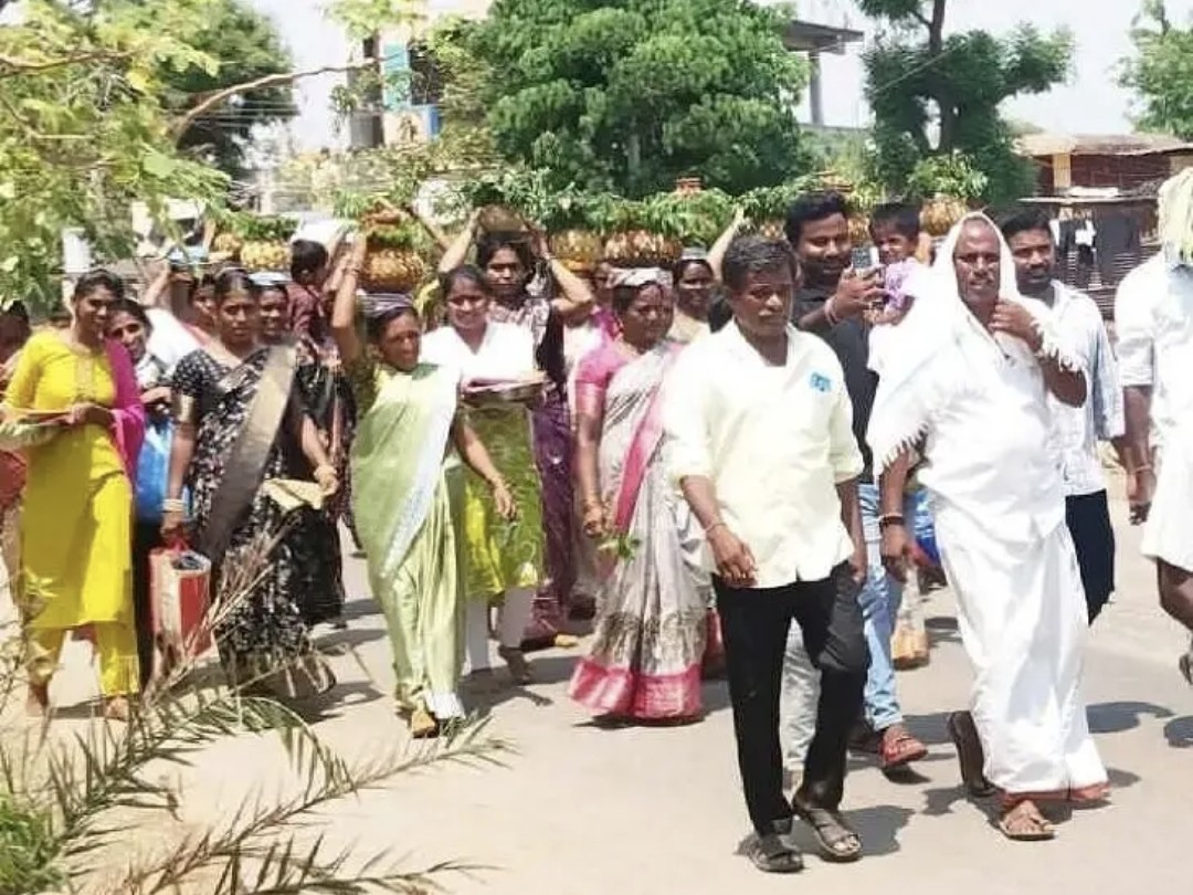 చిన్ననాగారంలో ఘనంగా ముత్యాలమ్మ తల్లి బోనాల జాతర